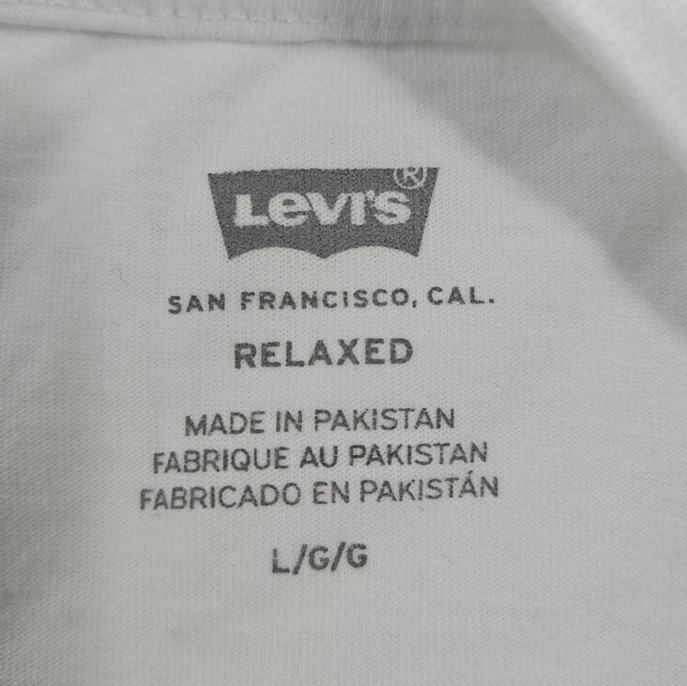 NWT Levi's Relaxed Fit Short Sleeve Graphic Tee Size L